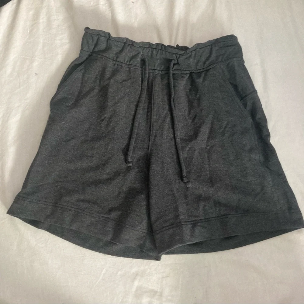 Lululemon Hello Sunday Short Heathered Mod Black Gray Size 6